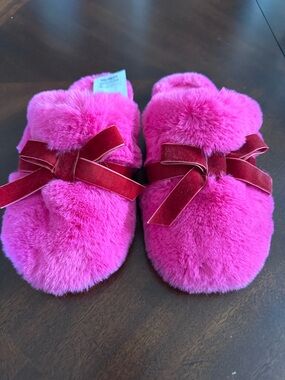 NWT Pink Faux Fur Bows Auden Slippers Size Large 9/10